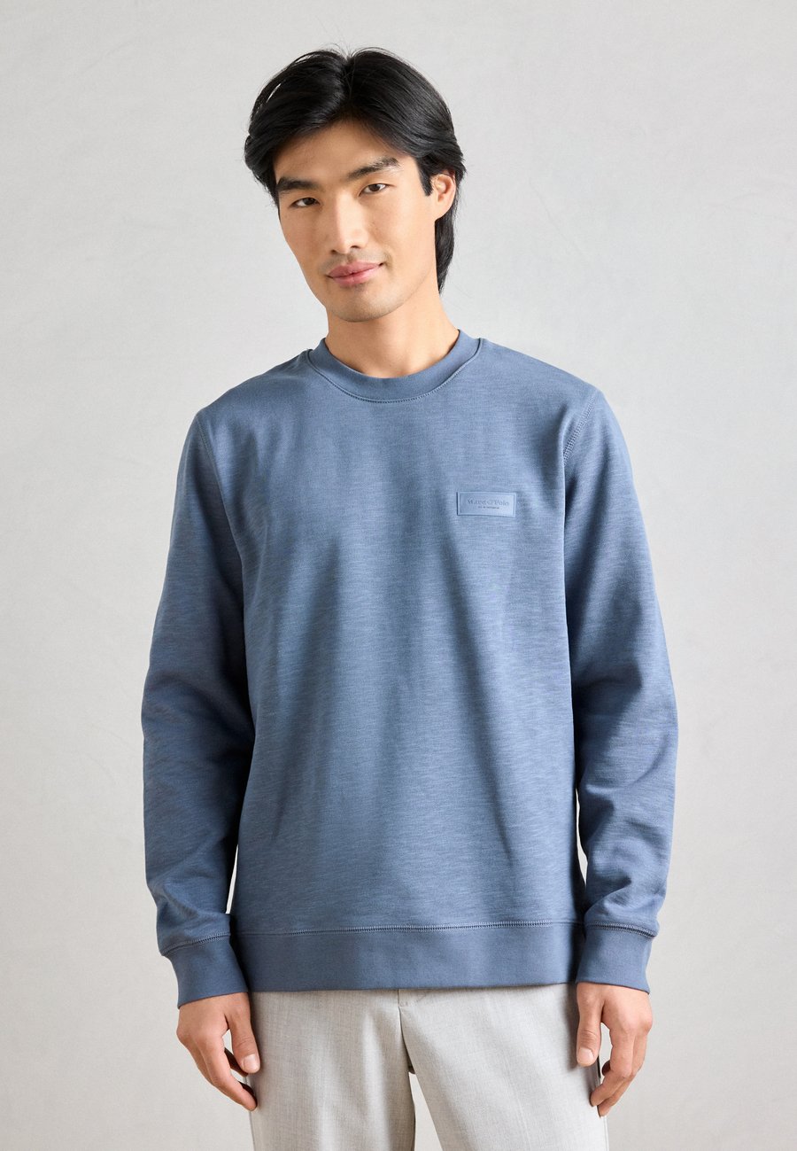 Толстовка Marc O'Polo LONG SLEEVE CREW NECK BADGE, Storm/Blue, Синий, Толстовка Marc O'Polo LONG SLEEVE CREW NECK BADGE, Storm/Blue
Толстовка Marc O'Polo LONG SLEEVE CREW NECK BADGE, Storm/Blue, Синий, Толстовка Marc O'Polo LONG SLEEVE CREW NECK BADGE, Storm/Blue