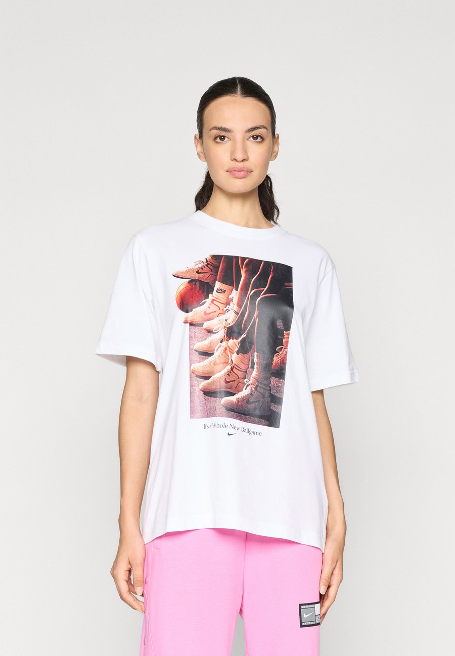 Футболка Nike Performance TEE PHOTO, White, Белый, Футболка Nike Performance TEE PHOTO, White
Футболка Nike Performance TEE PHOTO, White, Белый, Футболка Nike Performance TEE PHOTO, White