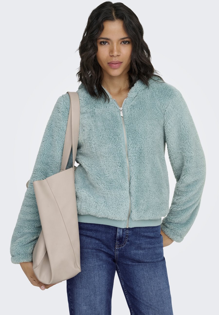 Флисовая куртка ONLY ONLANNA, Gray Mist/Light Grey
Флисовая куртка ONLY ONLANNA, Gray Mist/Light Grey