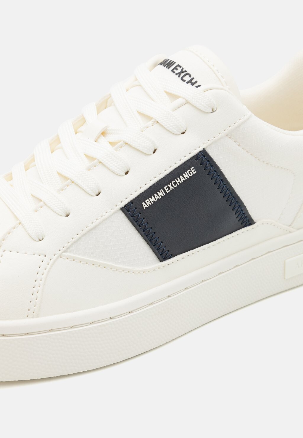 Кроссовки LACE UP Armani Exchange, белый 
Кроссовки LACE UP Armani Exchange, белый