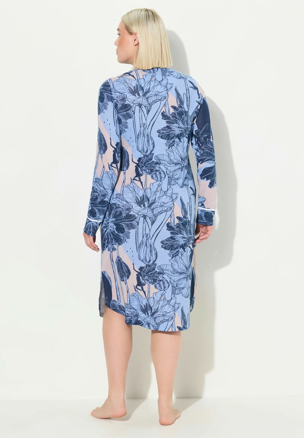 Ночная рубашка BLUMEN AUSSCHNITT LANGARM Ulla Popken, темно-синий
Ночная рубашка BLUMEN AUSSCHNITT LANGARM Ulla Popken, темно-синий