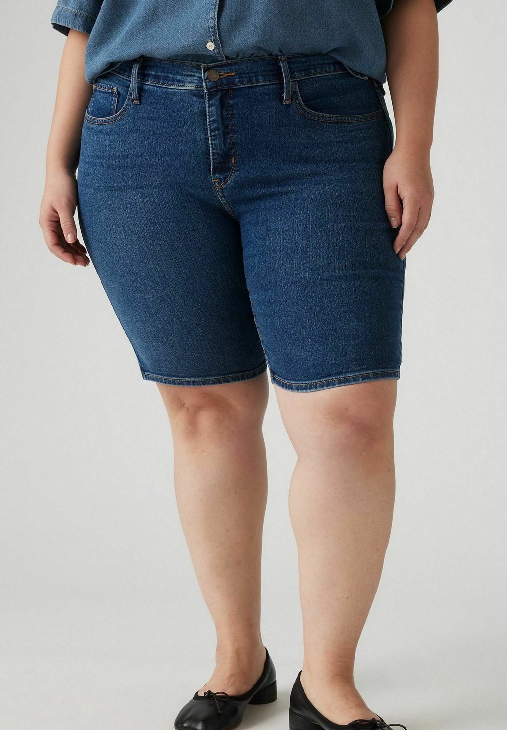 Джинсовые шорты SHAPING BERMUDA SHORTS (PLUS SIZE) Levi's, цвет Clever Girl Short Pl
Джинсовые шорты SHAPING BERMUDA SHORTS (PLUS SIZE) Levi's, цвет Clever Girl Short Pl