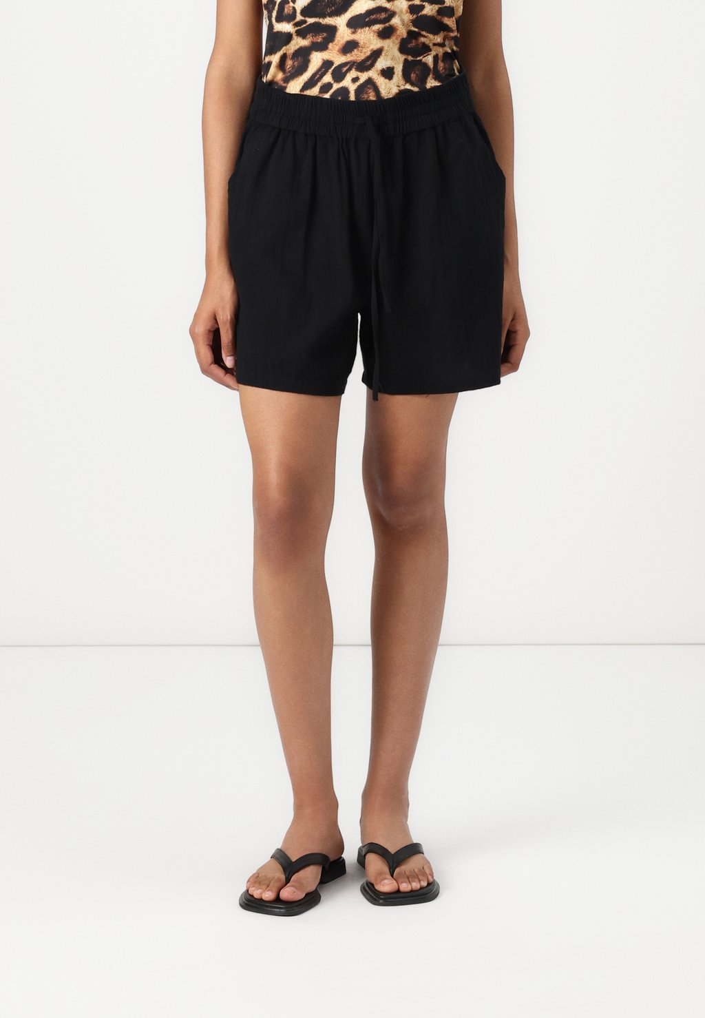 Шорты ONLTIZANA STRING ONLY, черный
Шорты ONLTIZANA STRING ONLY, черный