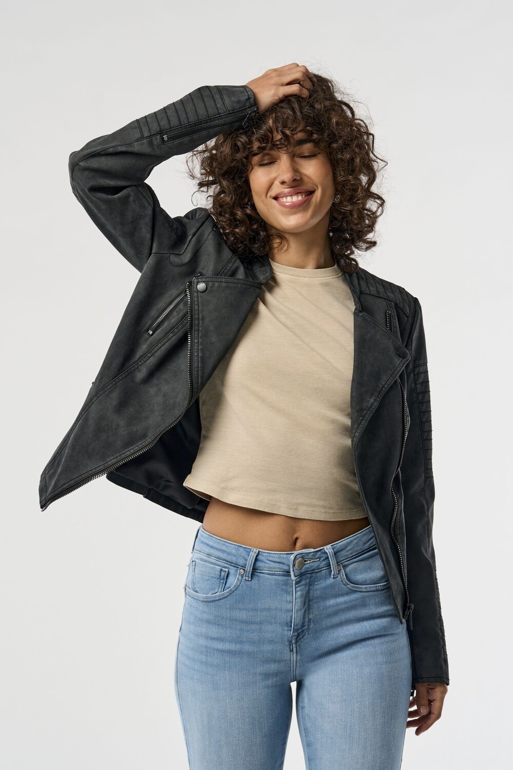 Байкерская куртка из искусственной кожи без воротника Only, черный
Байкерская куртка из искусственной кожи без воротника Only, черный