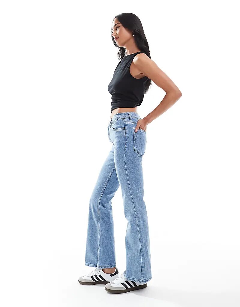 Укороченные джинсы-клеш ASOS DESIGN средне-синего цвета
Укороченные джинсы-клеш ASOS DESIGN средне-синего цвета