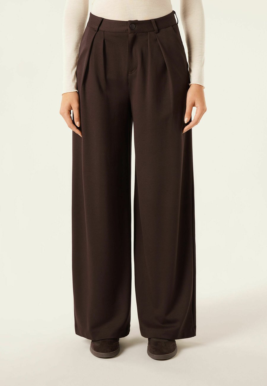Брюки Calzedonia WITH PLEATS, Brown
Брюки Calzedonia WITH PLEATS, Brown