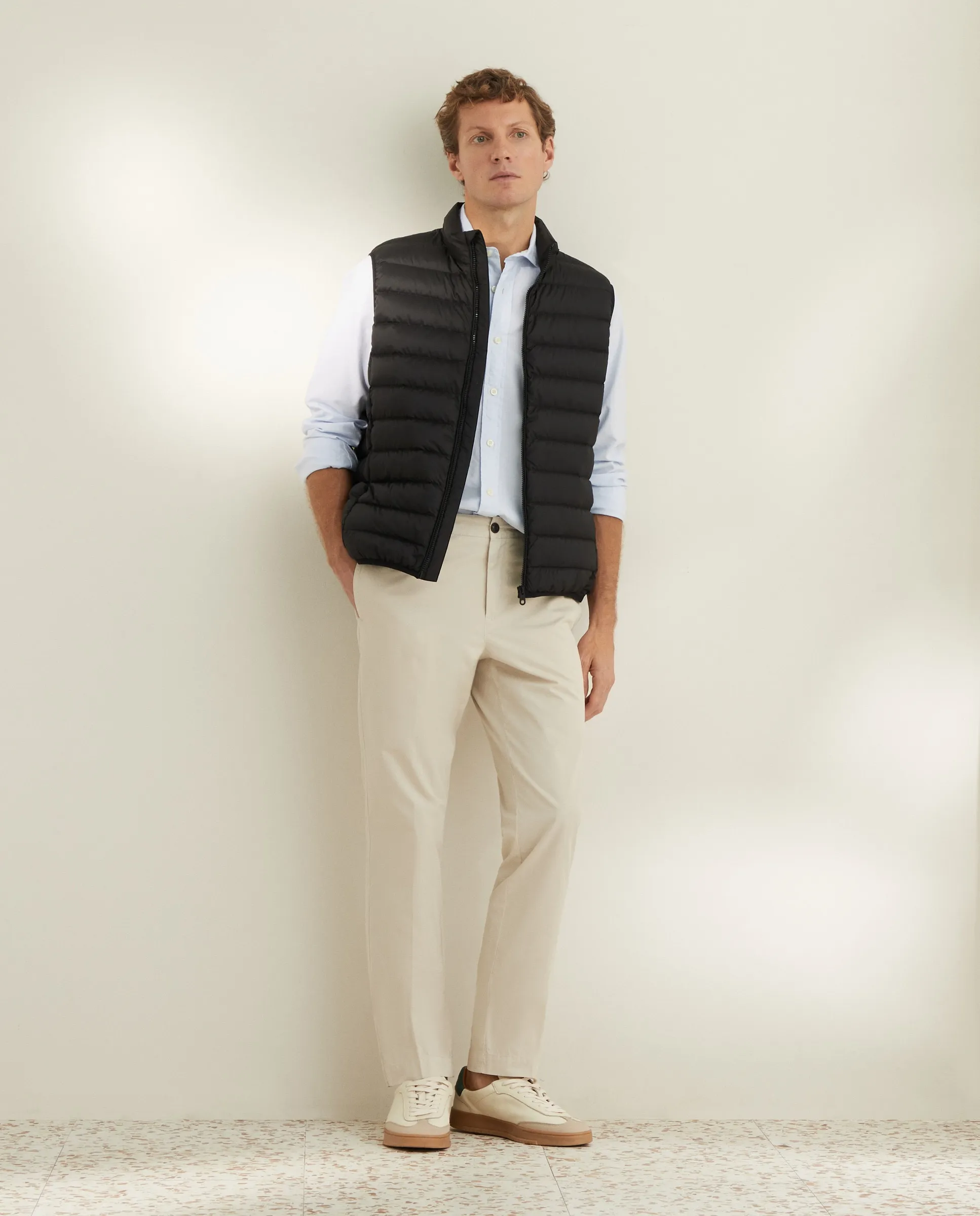 Мужской легкий жилет из переработанного полиэстера с натуральным пухом Emidio Tucci, черный
Мужской легкий жилет из переработанного полиэстера с натуральным пухом Emidio Tucci, черный