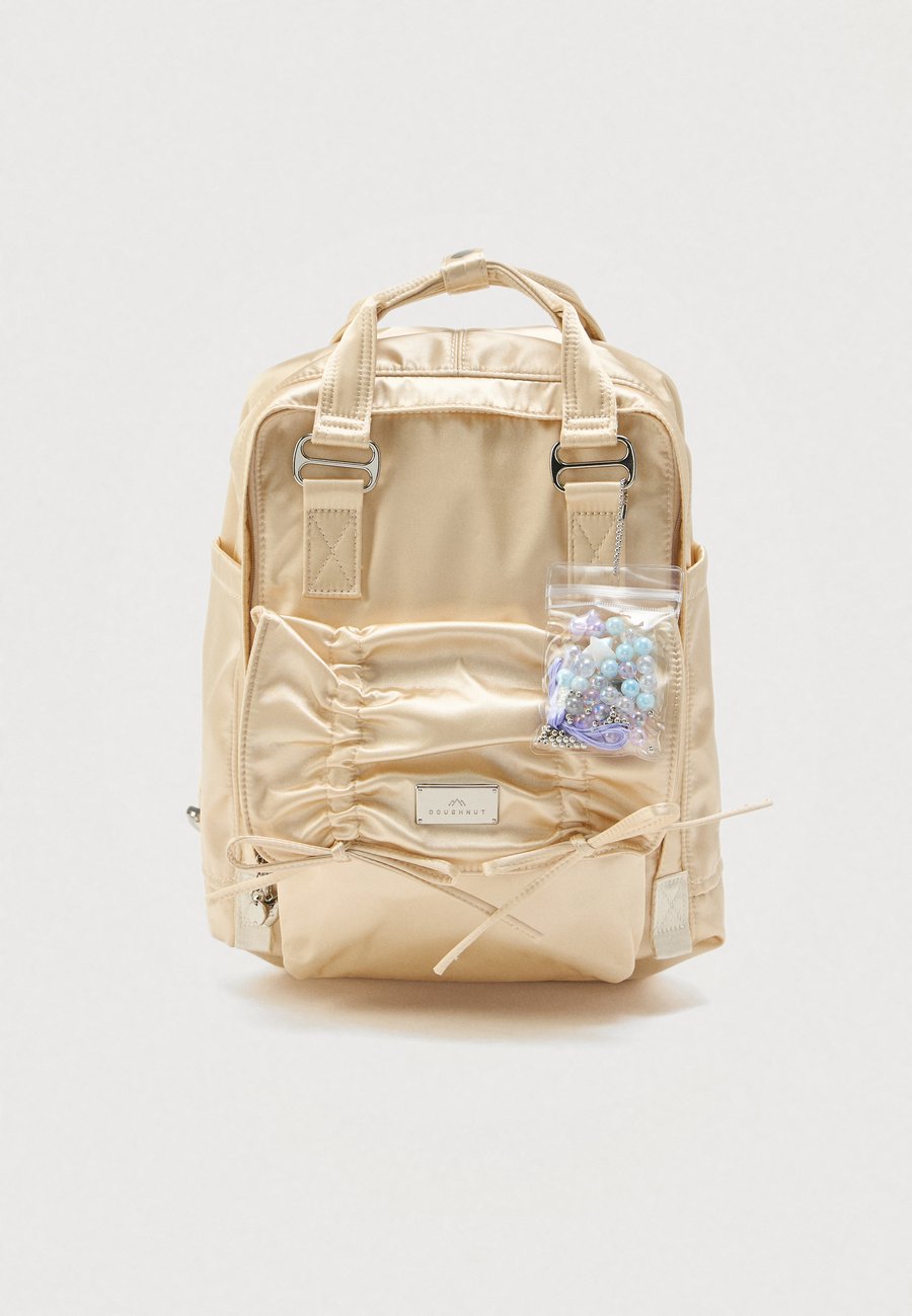 Рюкзак Doughnut MACAROON GIRLITUDE BACKPACK UNISEX, Champagne/Off-White
Рюкзак Doughnut MACAROON GIRLITUDE BACKPACK UNISEX, Champagne/Off-White