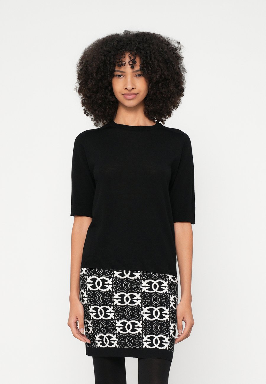 Джемпер DAY Birger et Mikkelsen CAROLINA DAILY, Black
Джемпер DAY Birger et Mikkelsen CAROLINA DAILY, Black