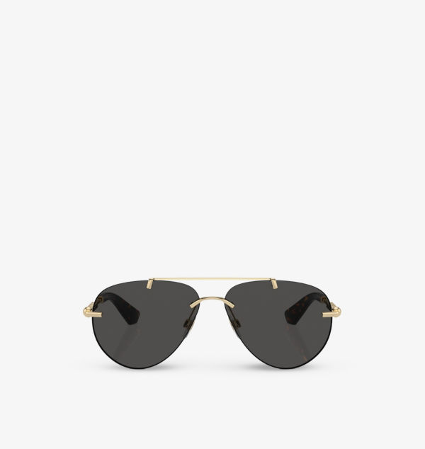 Солнцезащитные очки в металлической оправе пилота Be3151 Burberry, золотой
Солнцезащитные очки в металлической оправе пилота Be3151 Burberry, золотой