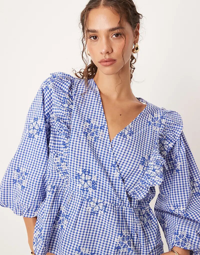 Блузка YAS в клетку «клетчатка» с оборкой, синего и белого цветов
Блузка YAS в клетку «клетчатка» с оборкой, синего и белого цветов