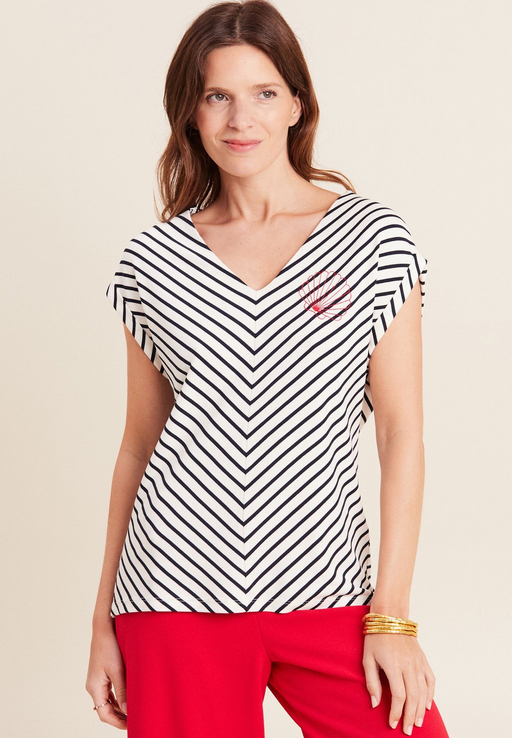 Футболка с принтом UND STICKEREI Breal, белый
Футболка с принтом UND STICKEREI Breal, белый