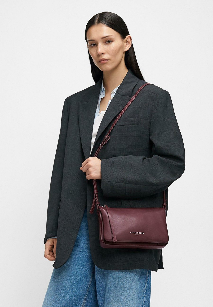 Сумка кросс-боди Liebeskind Berlin Cross body bag, Bordeaux
Сумка кросс-боди Liebeskind Berlin Cross body bag, Bordeaux