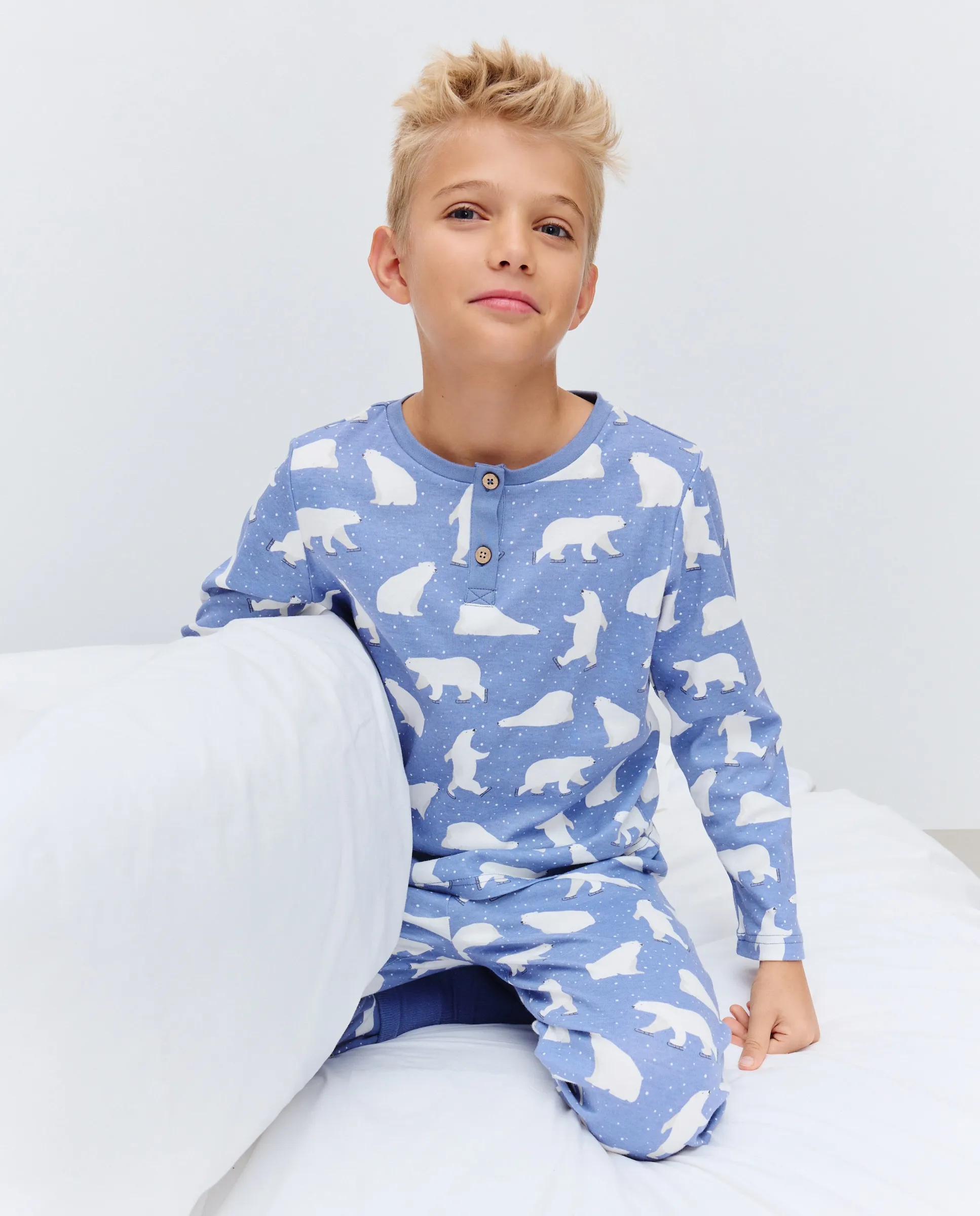 Детская пижама с длинными рукавами с рисунком белого медведя и носки Cotton Juice, синий
Детская пижама с длинными рукавами с рисунком белого медведя и носки Cotton Juice, синий