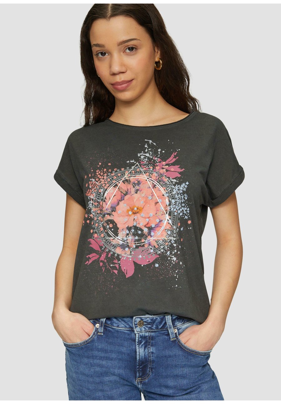 Футболка QS IN GEWASCHENER OPTIK, Schwarz/Black, Черный, Футболка QS IN GEWASCHENER OPTIK, Schwarz/Black
Футболка QS IN GEWASCHENER OPTIK, Schwarz/Black, Черный, Футболка QS IN GEWASCHENER OPTIK, Schwarz/Black