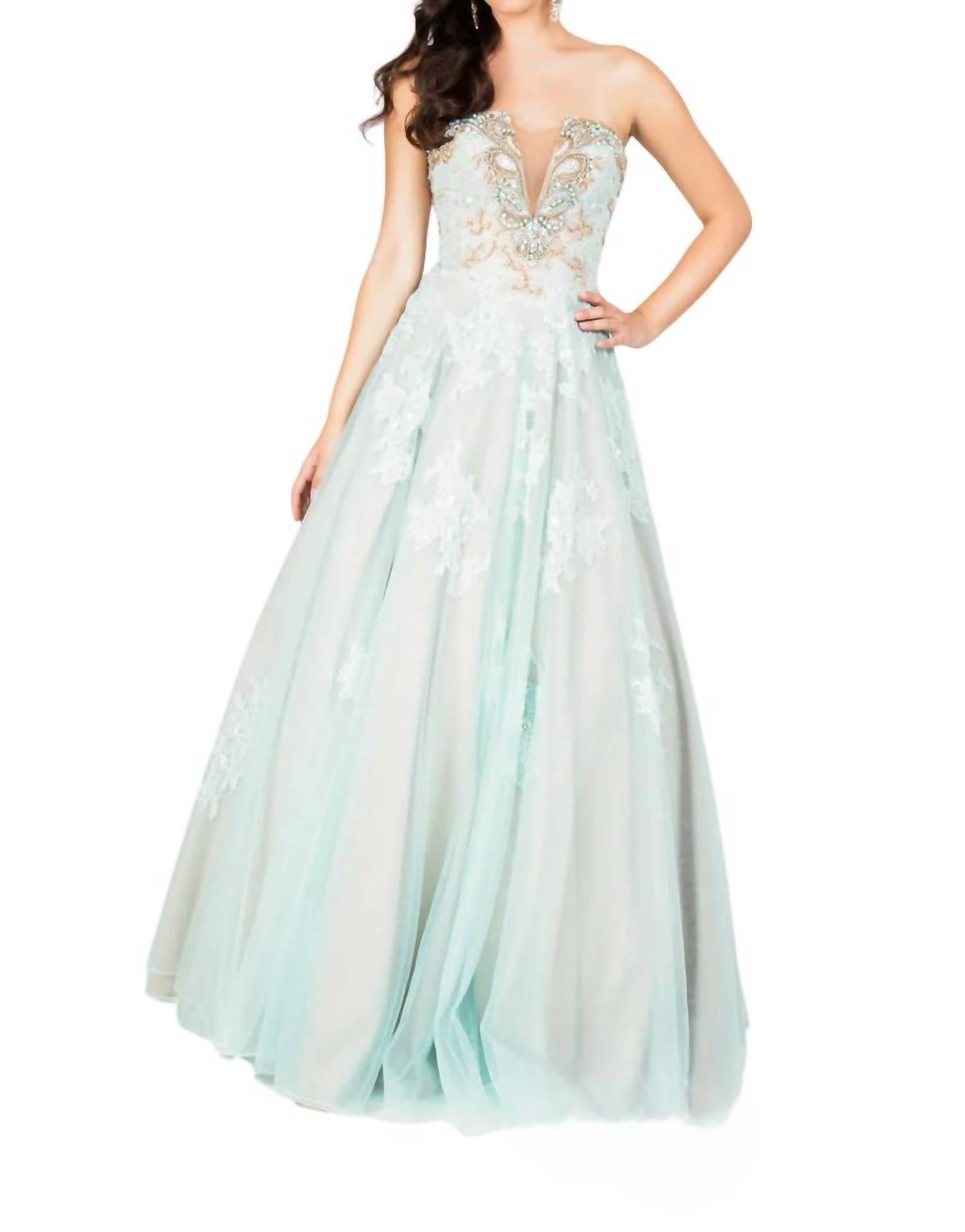 Платье для выпускного с эффектом глубокого декольте Illusion в цвете аква/золото Terani Couture
Платье для выпускного с эффектом глубокого декольте Illusion в цвете аква/золото Terani Couture