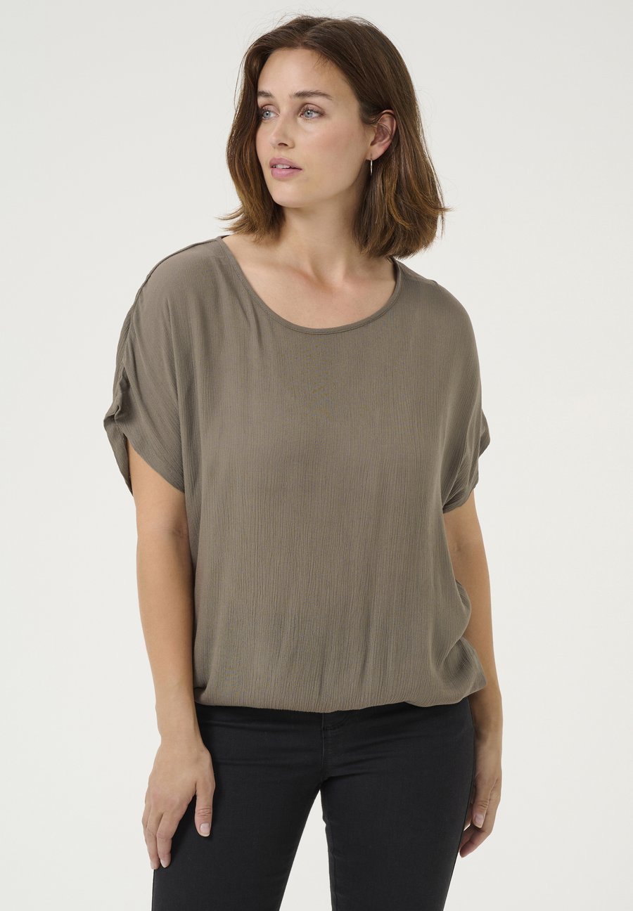 Блуза Kaffe AMBER STANLEY, Major Brown/Taupe
Блуза Kaffe AMBER STANLEY, Major Brown/Taupe