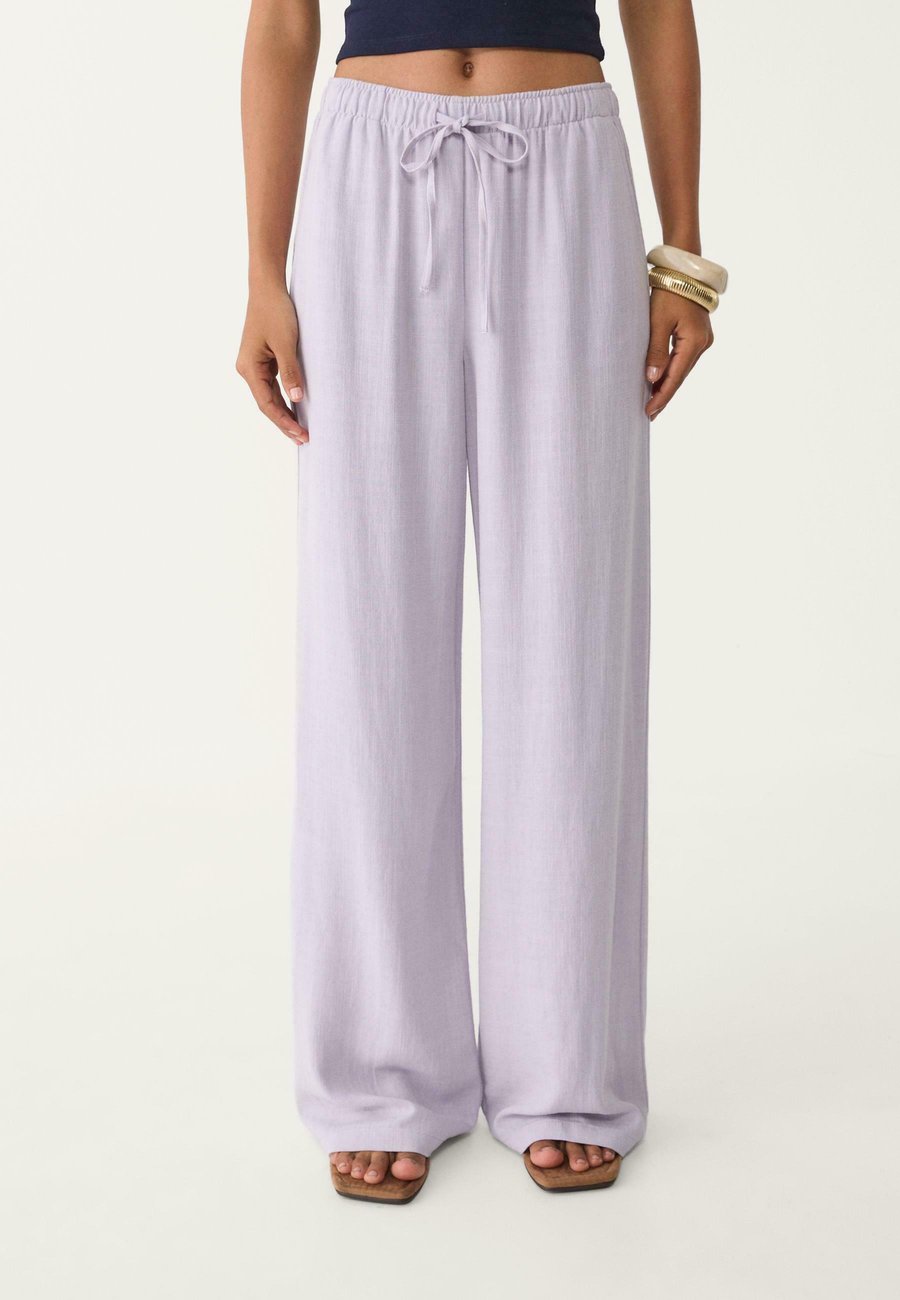 Брюки Stradivarius FLOWING, Lilac
Брюки Stradivarius FLOWING, Lilac