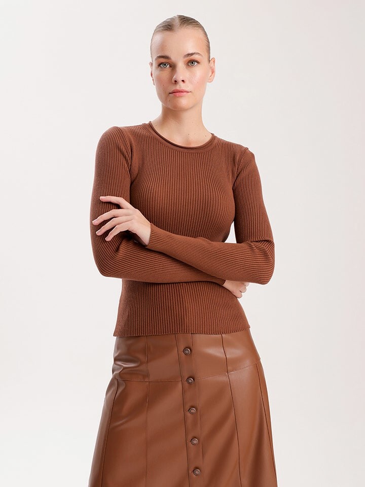 Пуловер BGN Pullover, коричневый
Пуловер BGN Pullover, коричневый