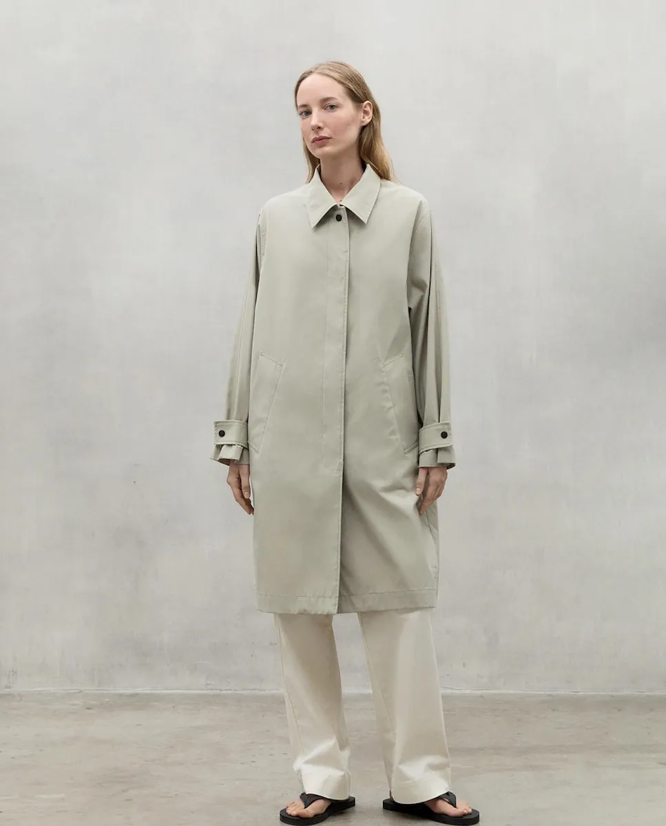 Женская куртка с логотипом на спине и спущенным плечом Ecoalf, бежевый
Женская куртка с логотипом на спине и спущенным плечом Ecoalf, бежевый