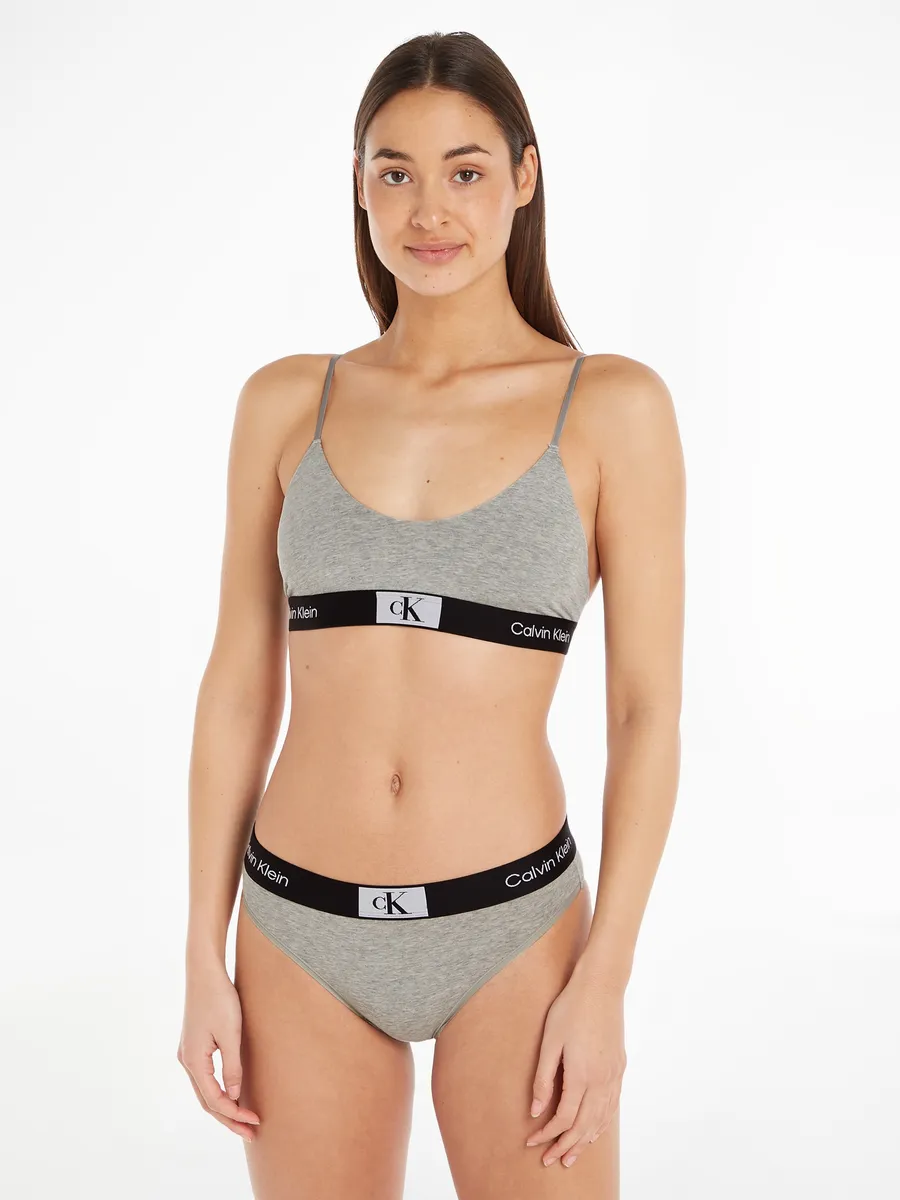 Бюстгальтер без косточек Calvin Klein Underwear "UNLINED BRALETTE", с классическим поясом с логотипом CK, серый
Бюстгальтер без косточек Calvin Klein Underwear "UNLINED BRALETTE", с классическим поясом с логотипом CK, серый