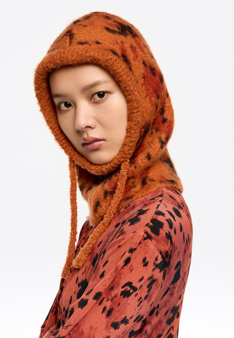 Шапка Bimba Y Lola PUNTO LINCE , Carmin/Orange
Шапка Bimba Y Lola PUNTO LINCE , Carmin/Orange