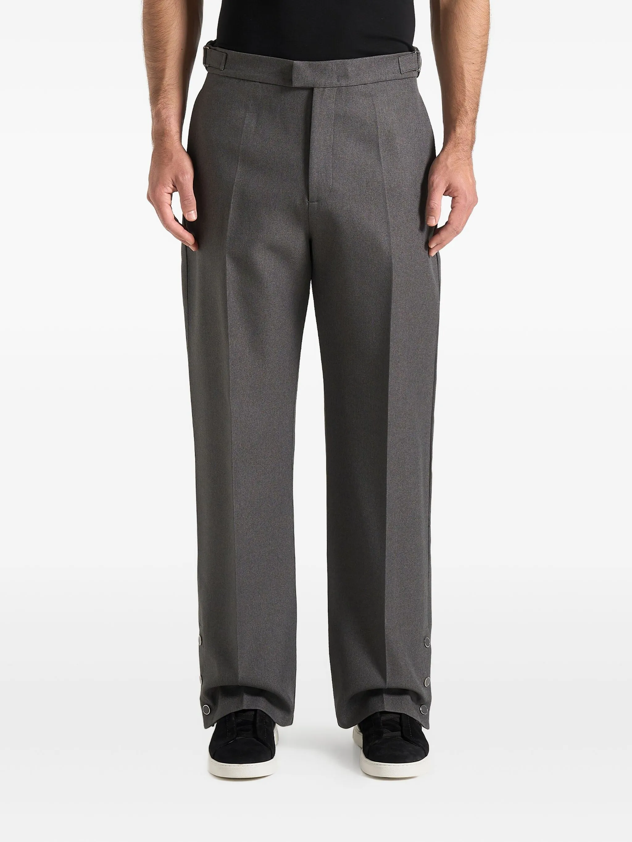 Брюки Boris строгого кроя с манжетами на пуговицах Manière De Voir, серый
Брюки Boris строгого кроя с манжетами на пуговицах Manière De Voir, серый