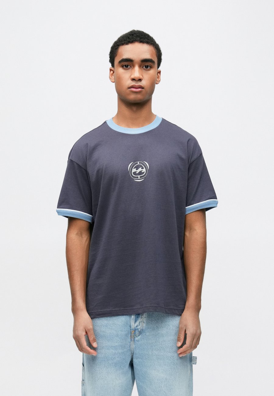 Футболка Billabong SPEC RINGER UNISEX, Vintage Navy/Dark Blue, Синий, Футболка Billabong SPEC RINGER UNISEX, Vintage Navy/Dark Blue
Футболка Billabong SPEC RINGER UNISEX, Vintage Navy/Dark Blue, Синий, Футболка Billabong SPEC RINGER UNISEX, Vintage Navy/Dark Blue