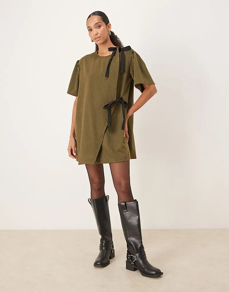 Мини-платье Ghospell Leighton в зеленую полоску с запахом
Мини-платье Ghospell Leighton в зеленую полоску с запахом