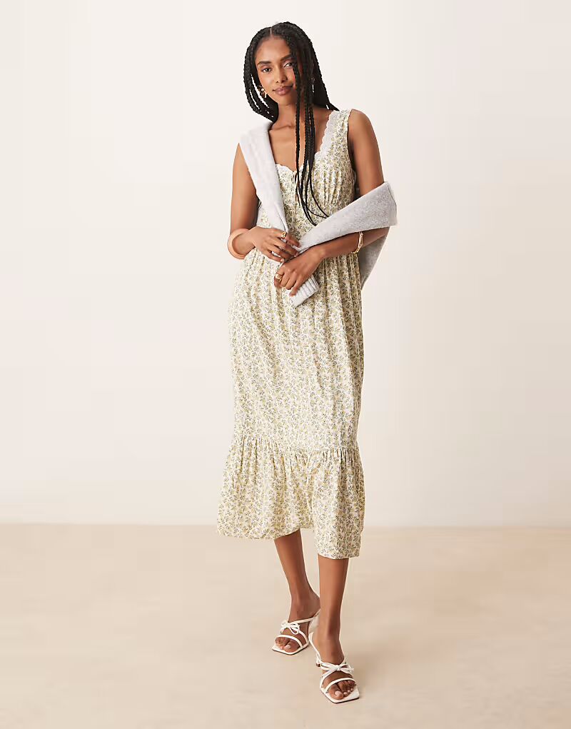 Платье миди Nobody's Child с кружевной отделкой и зелеными цветами
Платье миди Nobody's Child с кружевной отделкой и зелеными цветами