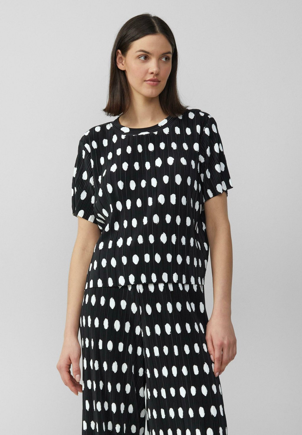 Футболка с принтом PLISSIERTES MIT ALL-OVER s.Oliver, черный
Футболка с принтом PLISSIERTES MIT ALL-OVER s.Oliver, черный