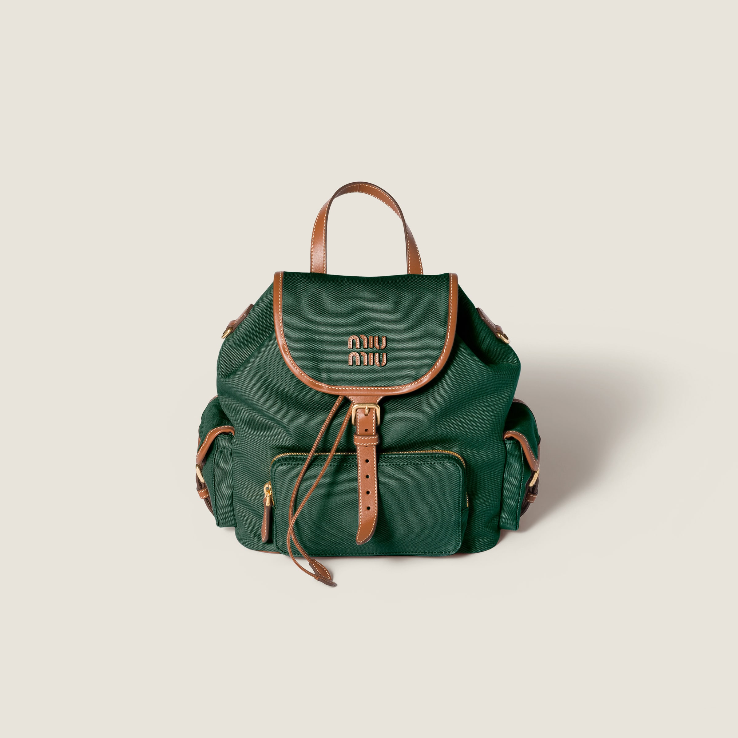 Рюкзак из ткани и кожи MIU MIU, бильярдный зеленый/бренди
Рюкзак из ткани и кожи MIU MIU, бильярдный зеленый/бренди