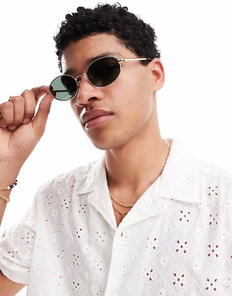 Овальные солнцезащитные очки Pull&Bear в металлической оправе золотого цвета
Овальные солнцезащитные очки Pull&Bear в металлической оправе золотого цвета