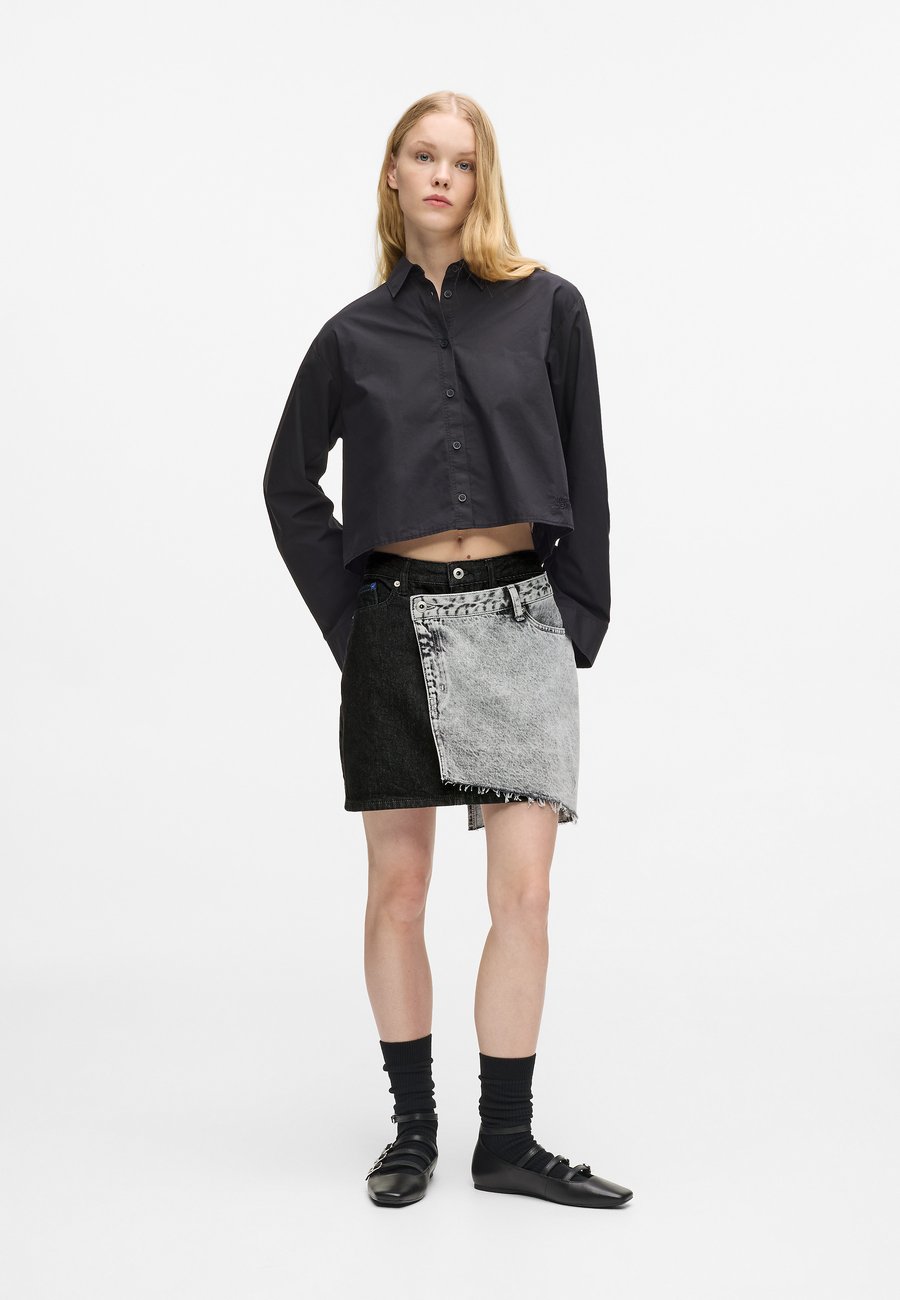 Юбка Karl Lagerfeld Jeans Denim skirt, Washed Black Blocked/Black
Юбка Karl Lagerfeld Jeans Denim skirt, Washed Black Blocked/Black