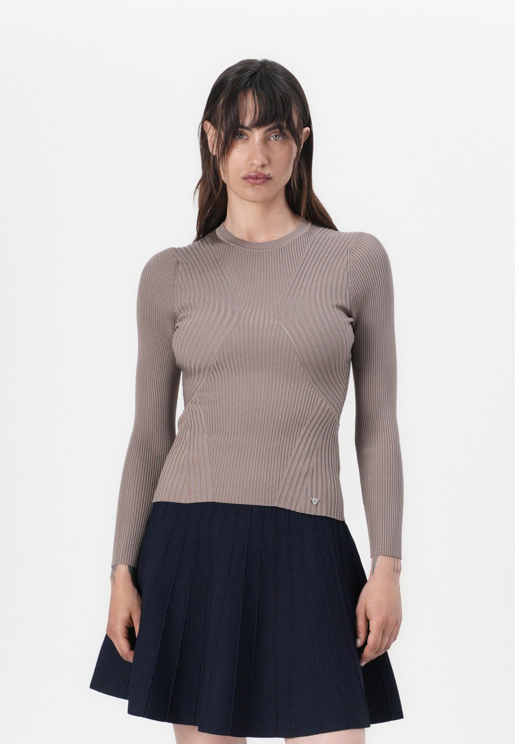 Джемпер HANNA Guess, серо-коричневый
Джемпер HANNA Guess, серо-коричневый