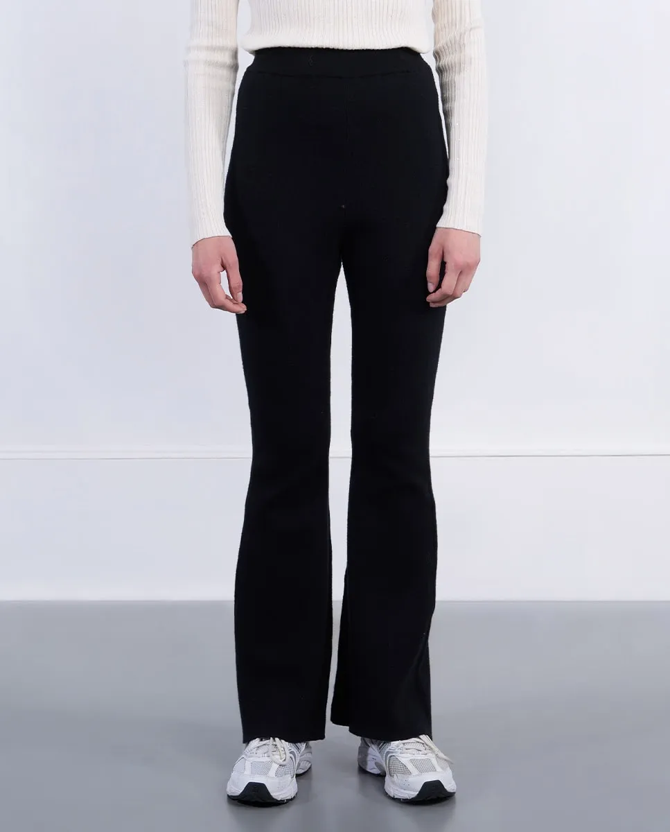 Женские длинные расклешенные брюки из трикотажной ткани Lili Sidonio, черный
Женские длинные расклешенные брюки из трикотажной ткани Lili Sidonio, черный