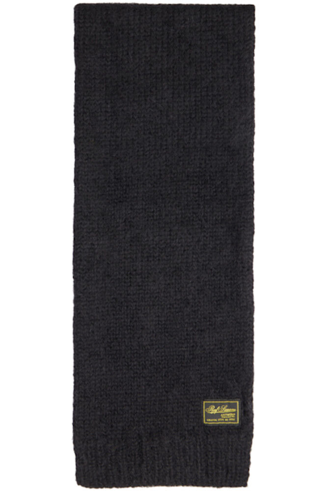 Черный мохеровый шарф Raf Simons
Черный мохеровый шарф Raf Simons