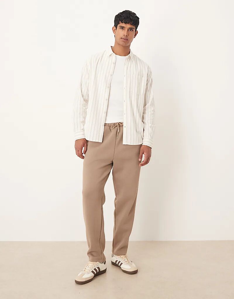 Свободные зауженные книзу брюки-джоггеры ASOS DESIGN бежевого цвета
Свободные зауженные книзу брюки-джоггеры ASOS DESIGN бежевого цвета