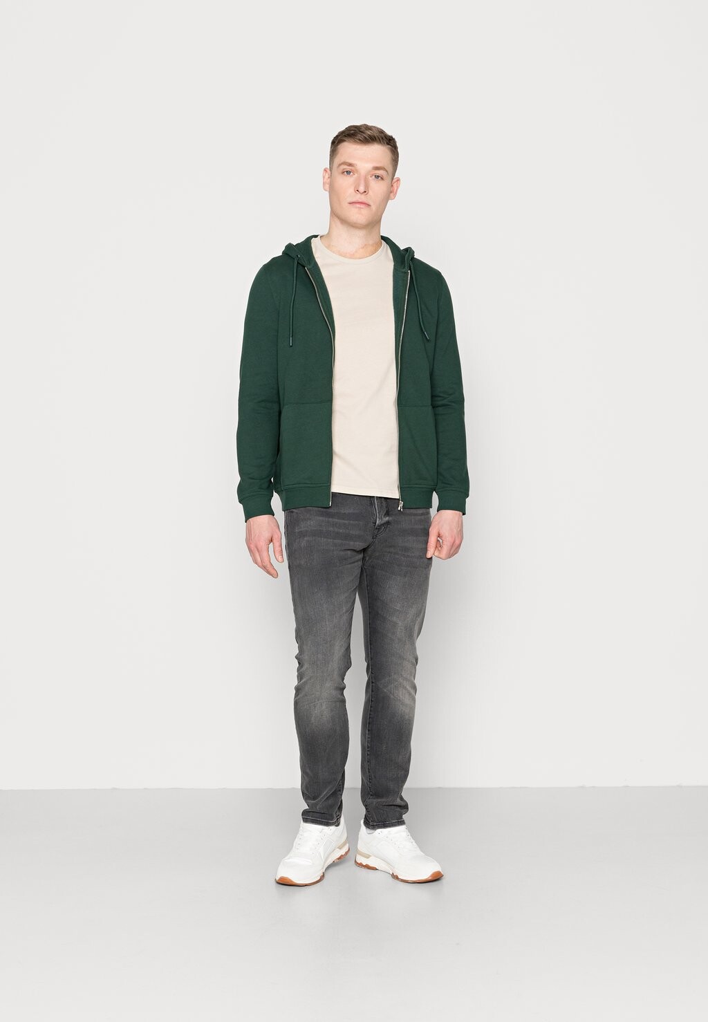 Базовая футболка ПАКЕТ 5 Pier One, белый/зеленый/бордо/черный/бежевый
Базовая футболка ПАКЕТ 5 Pier One, белый/зеленый/бордо/черный/бежевый