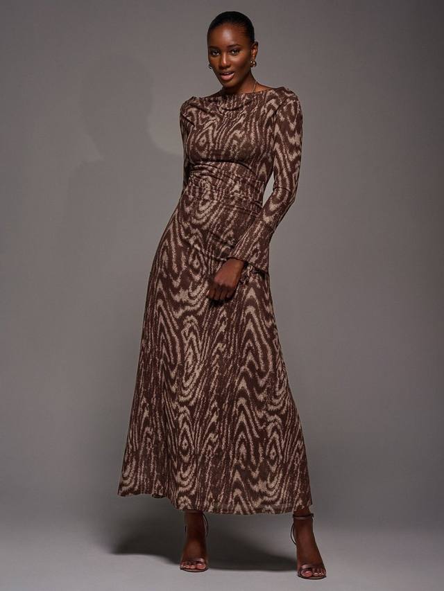 Абстрактное платье макси с длинными рукавами и V-образным вырезом в зверином принте Jolie Moi, Brown Animal
Абстрактное платье макси с длинными рукавами и V-образным вырезом в зверином принте Jolie Moi, Brown Animal