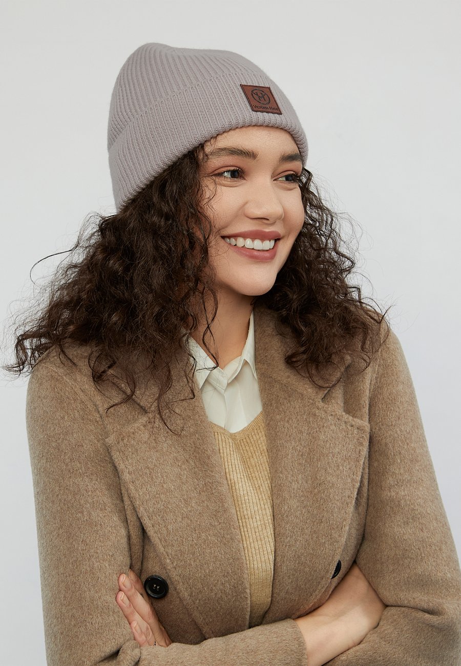 Шапка Victoria Hyde BRENDT, Nude/Beige
Шапка Victoria Hyde BRENDT, Nude/Beige