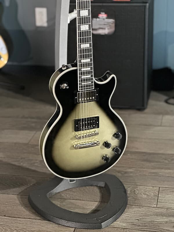 Электрогитара Epiphone Adam Jones Les Paul Custom Art Collection: Julie Heffernan's "Self-Portrait as Not Dead Yet" 2023 - Antique Silverburst
Электрогитара Epiphone Adam Jones Les Paul Custom Art Collection: Julie Heffernan's "Self-Portrait as Not Dead Yet" 2023 - Antique Silverburst