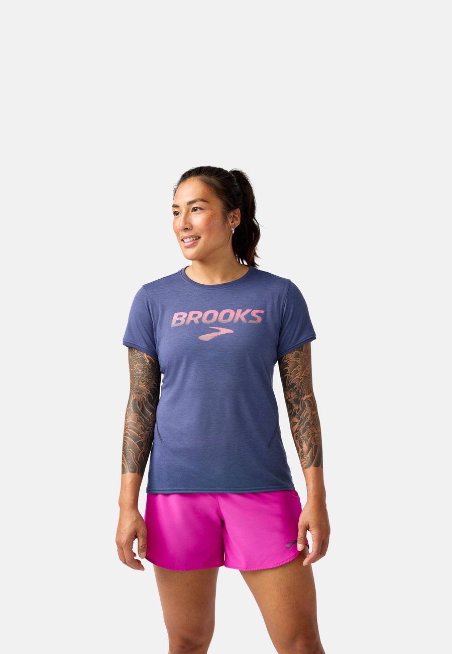 Футболка Brooks DISTANCE SHORT SLEEVE 3.0, Grey, Серый, Футболка Brooks DISTANCE SHORT SLEEVE 3.0, Grey
Футболка Brooks DISTANCE SHORT SLEEVE 3.0, Grey, Серый, Футболка Brooks DISTANCE SHORT SLEEVE 3.0, Grey