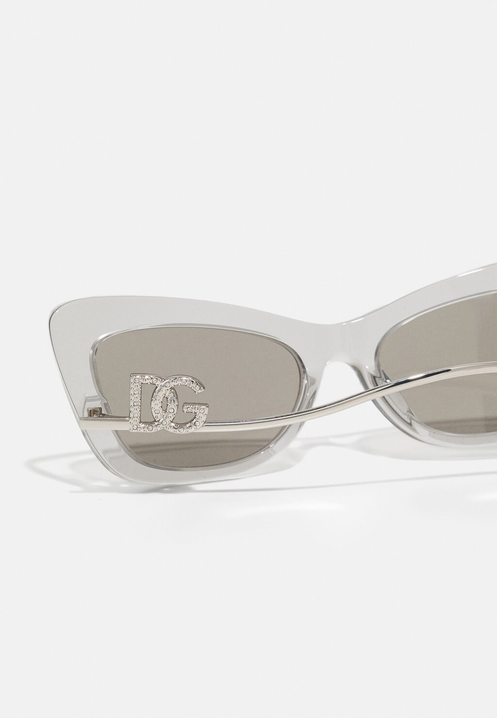 Солнцезащитные очки Dolce&Gabbana, светло-серый
Солнцезащитные очки Dolce&Gabbana, светло-серый