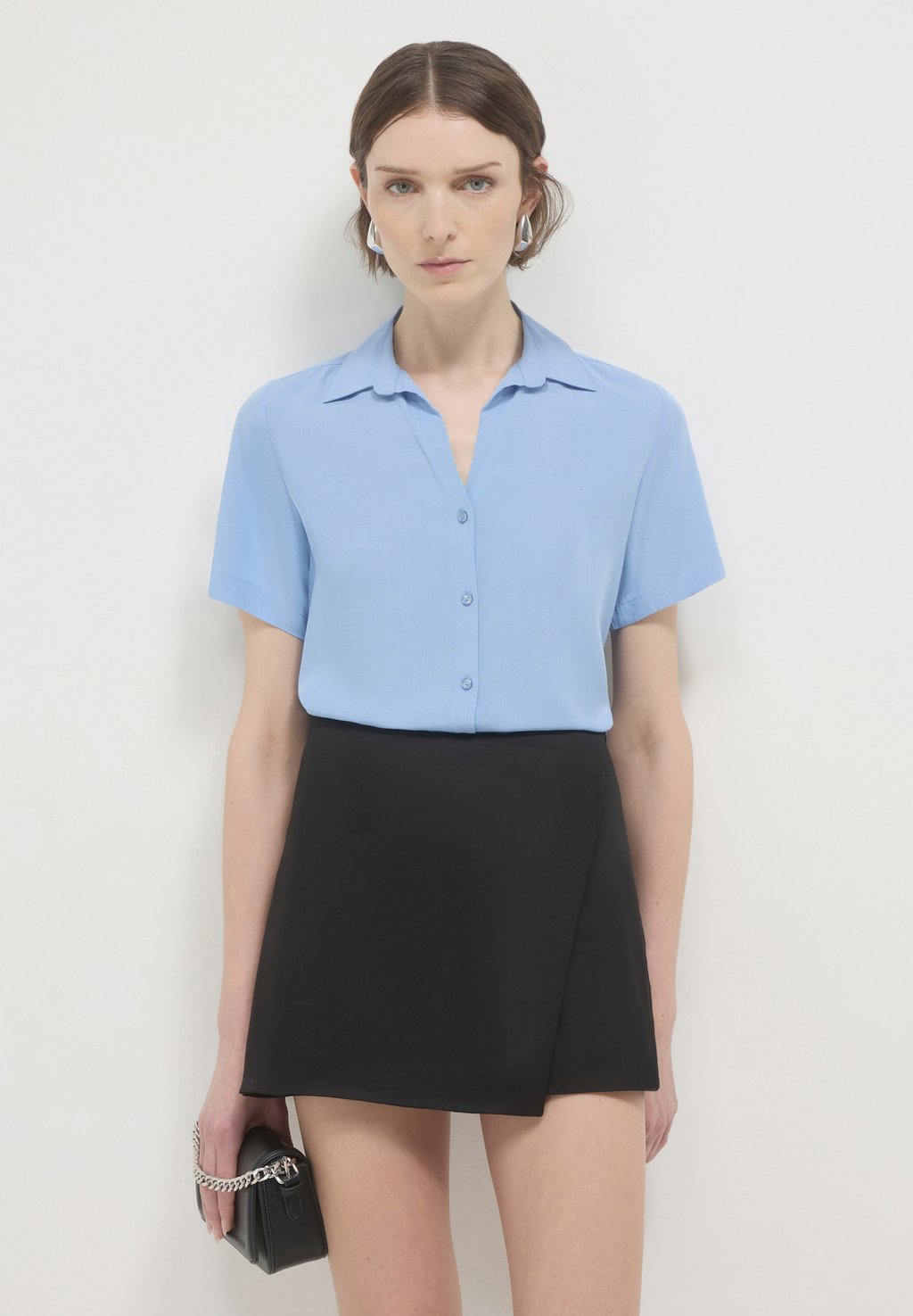 Рубашка TINTA UNITA Calliope, светло-голубой
Рубашка TINTA UNITA Calliope, светло-голубой