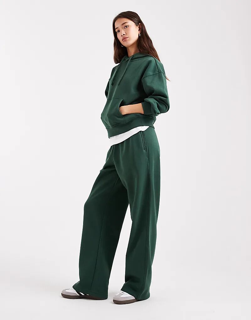 ONLY прямые спортивные брюки темно-зеленого цвета
ONLY прямые спортивные брюки темно-зеленого цвета