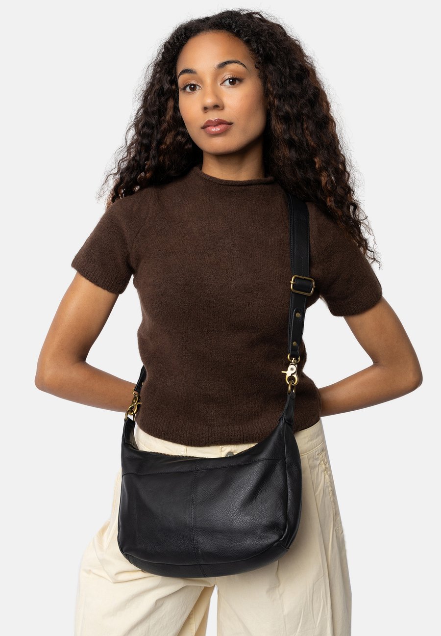 Сумка кросс-боди RE:DESIGNED Cross body bag, Black
Сумка кросс-боди RE:DESIGNED Cross body bag, Black