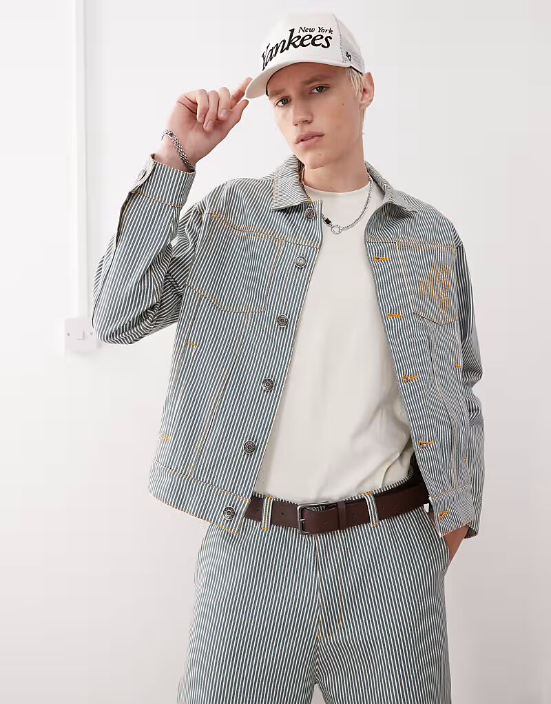 Джинсовая куртка в тонкую полоску, многоцветная New Era
Джинсовая куртка в тонкую полоску, многоцветная New Era