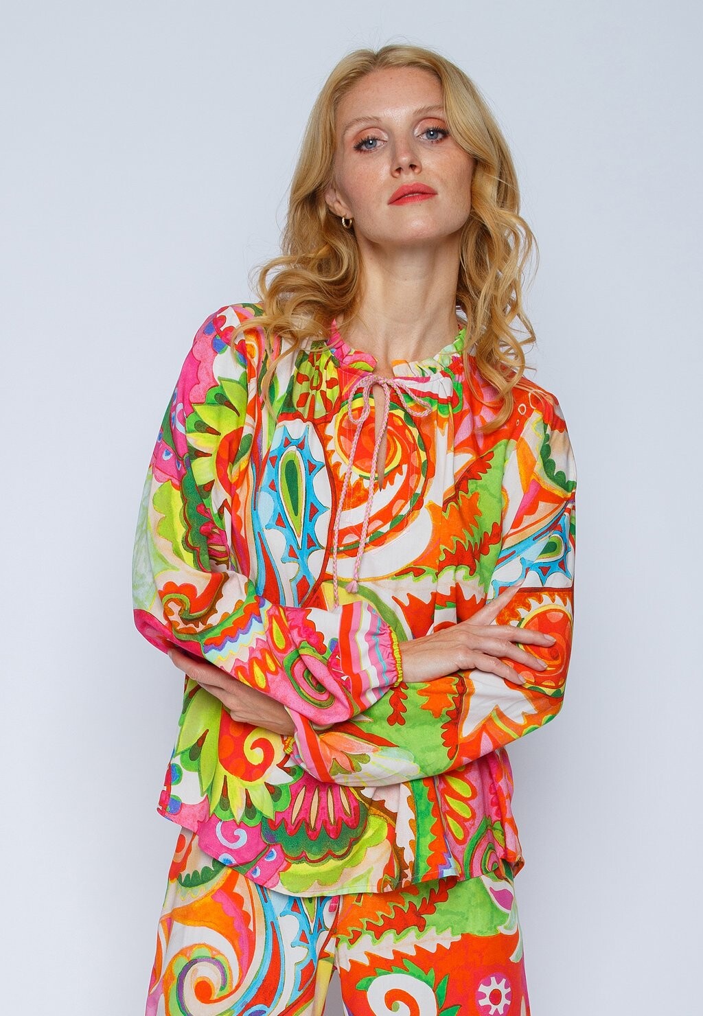 Блуза Emily van den Bergh, мультиколор
Блуза Emily van den Bergh, мультиколор