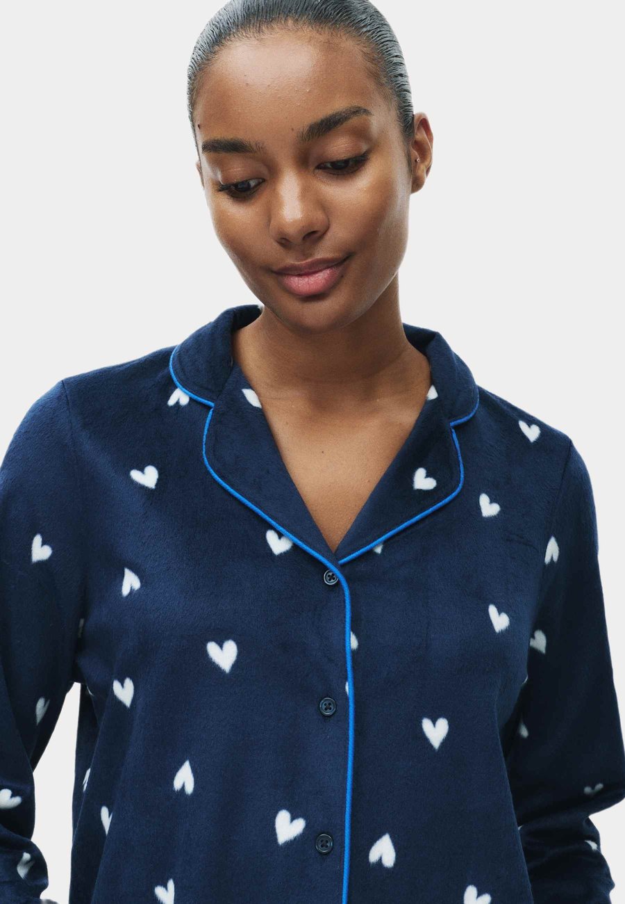 Пижамный комплект Marks & Spencer REVERE FLEECE SET, Navy Mix/Mottled Dark Blue
Пижамный комплект Marks & Spencer REVERE FLEECE SET, Navy Mix/Mottled Dark Blue